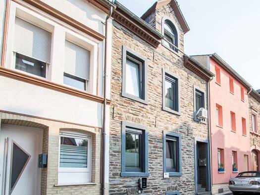 Reihenmittelhaus zum Kauf 230.000 € 5 Zimmer 140 m² 323 m² Grundstück Traben Traben-Trarbach 56841
