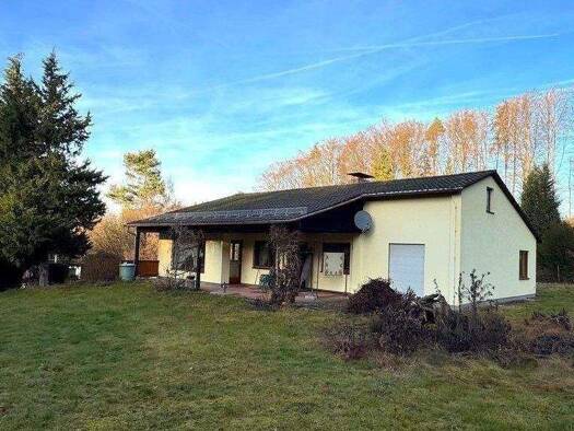 Einfamilienhaus zum Kauf 330.000 € 5 Zimmer 138 m² 2.071 m² Grundstück frei ab 31.03.2026 Metzenbühlstraße 8 Betzenstein 91282