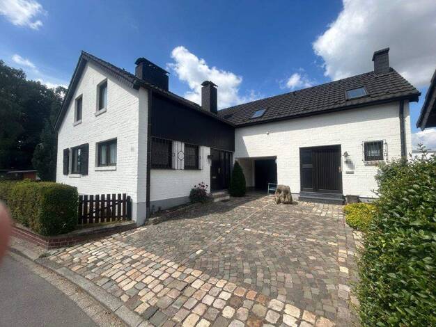 Mehrfamilienhaus zum Kauf 299.000 € 7 Zimmer 177 m² 569 m² Grundstück Zopp Alsdorf 52477