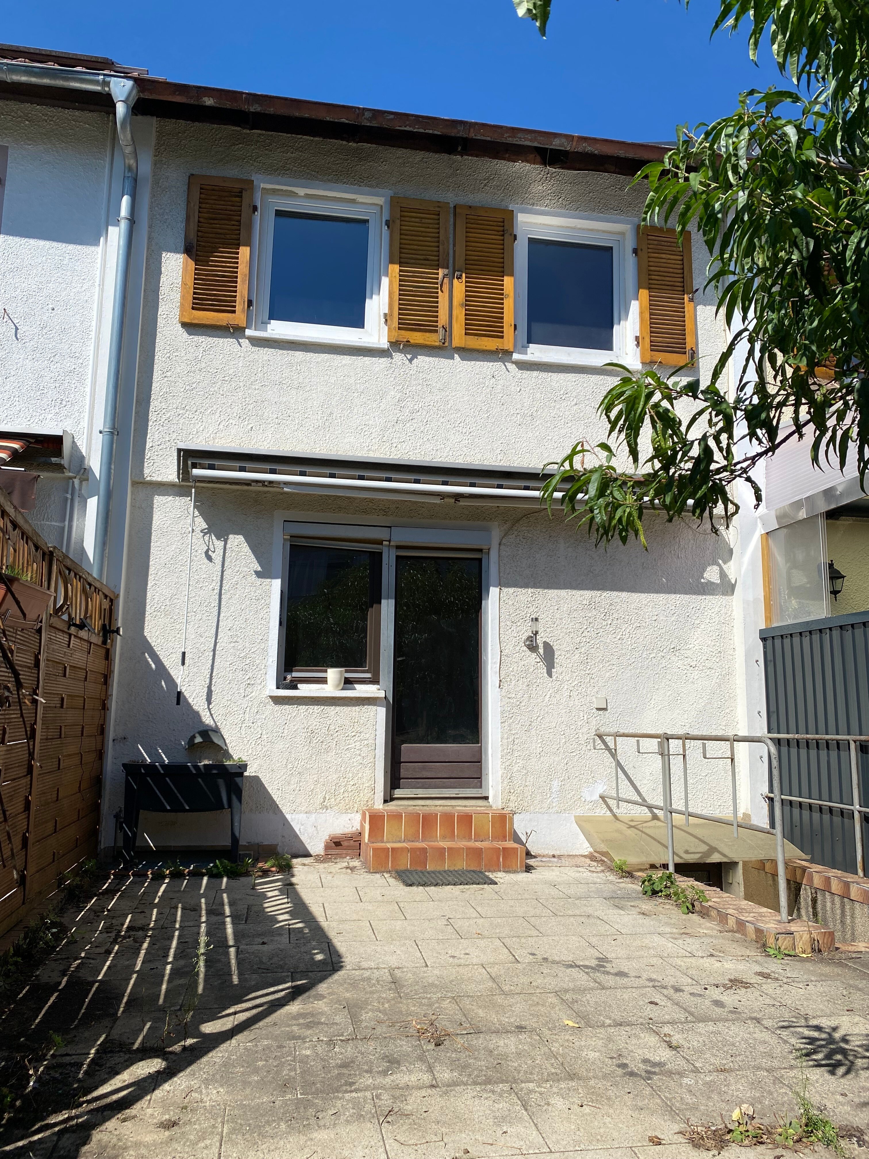 Reihenmittelhaus zum Kauf 239.000 € 5 Zimmer 74 m²<br/>Wohnfläche 140 m²<br/>Grundstück Achalm Reutlingen 72766