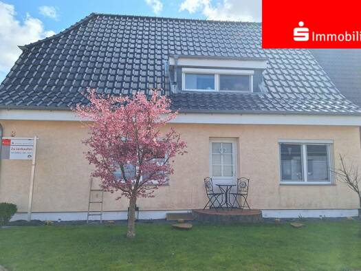 Doppelhaushälfte zum Kauf 236.000 € 4 Zimmer 132,4 m² 894 m² Grundstück Meldorf 25704