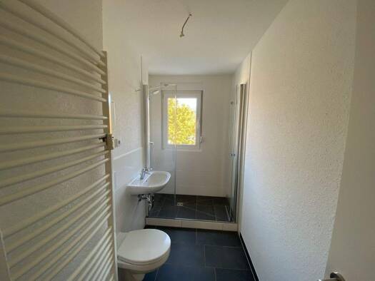 Wohnung zur Miete 340 € 2 Zimmer 46,9 m² 1. Geschoss frei ab 01.02.2026 Joseph-Haydn-Straße 1 Suhl 98529