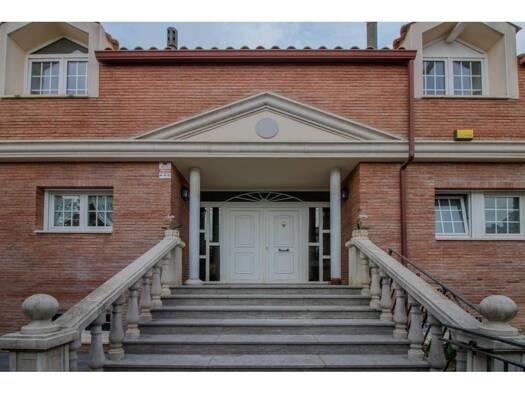 Chalet zum Kauf 850.000 € 8 Zimmer 600 m² 1.112 m² Grundstück Esparreguera 08292