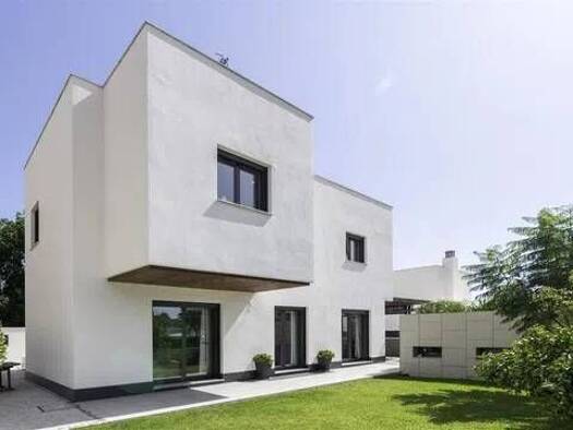 Chalet zum Kauf 1.120.000 € 3 Zimmer 375 m² Calle Baltico Málaga 29140