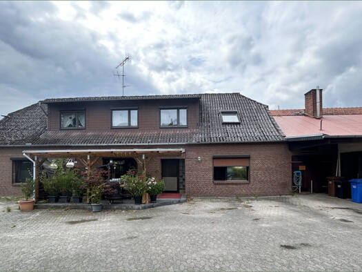 Haus zum Kauf 199.000 € 9 Zimmer 170 m² 1.999 m² Grundstück Flettmarer Straße 12 Müden Müden (Aller) / Flettmar 38539