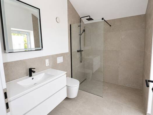 Doppelhaushälfte zur Miete - Erstbezug 1.700 € 3 Zimmer 128,1 m² frei ab sofort Alexandersfeld Oldenburg 26127