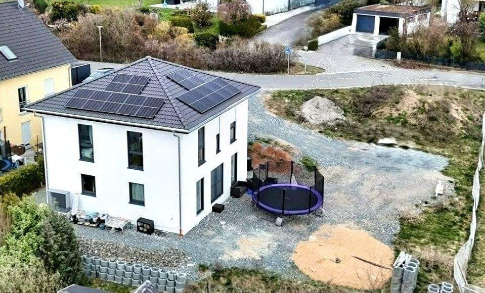 Immobilie in Pirk - Modernes Traumhaus in unverbaubarer Lage - Einziehen & Wohlfühlen - Bild 2