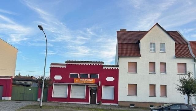 Mehrfamilienhaus zum Kauf 198.000 € 5 Zimmer 150 m²<br/>Wohnfläche 1.800 m²<br/>Grundstück ab sofort<br/>Verfügbarkeit Dobritzer Straße 16 Zerbst Zerbst/Anhalt 39261