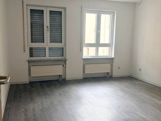 Wohnung zur Miete 310 € 2 Zimmer 57,1 m² 2. Geschoss frei ab sofort Auerbach Auerbach 08209