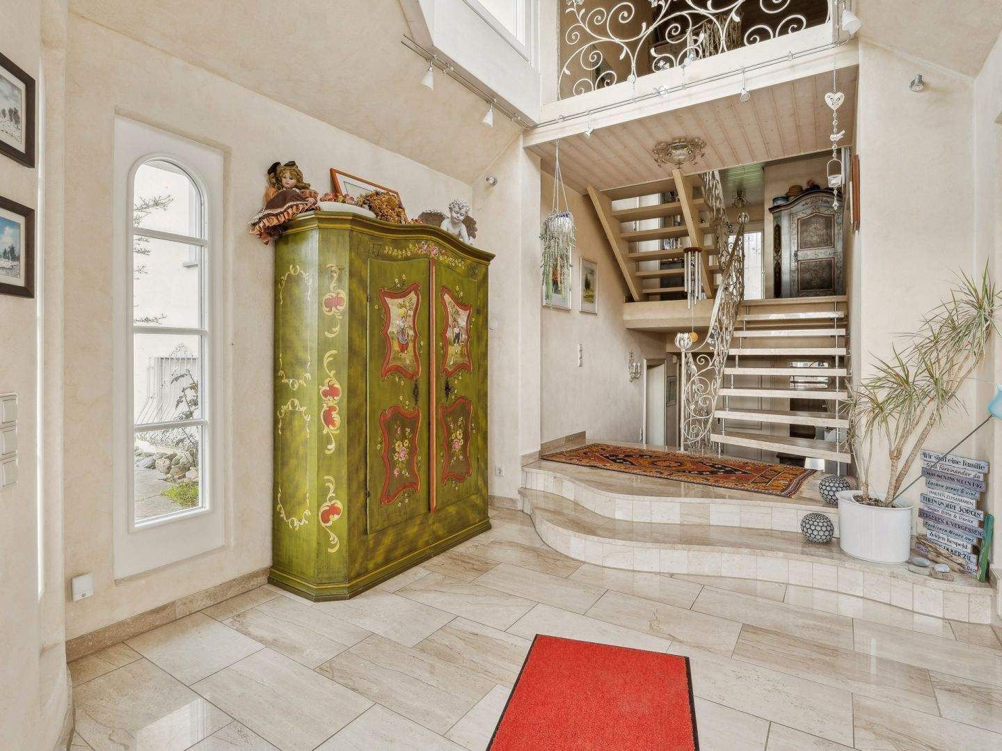 Immobilie in Bergatreute - Repräsentative Landhausvilla nahe Ravensburg - Schloss-Ambiente auf ca. 2.500 m² Parkgrundstück - Bild 3