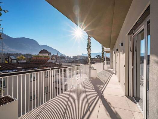 Wohnung zur Miete 2.800 € 3 Zimmer 98,5 m² 5. Geschoss Sparkassenstraße 2 Meran 39012