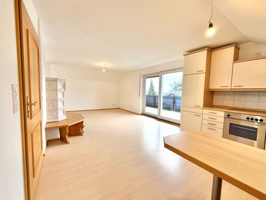 Wohnung zur Miete 800 € 3 Zimmer 102 m² Geschoss 2/3 frei ab sofort Üchtelhausen 97532