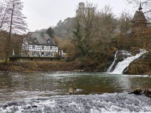 Einfamilienhaus zum Kauf 1.250.000 € 120 m² 9.173 m² Grundstück Roes 56754