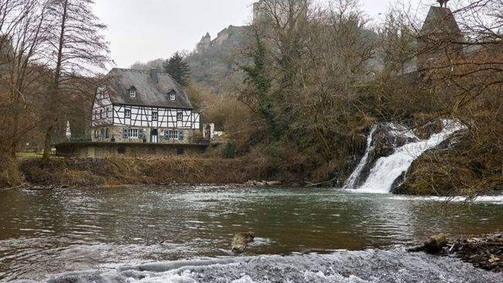 Einfamilienhaus zum Kauf 1.250.000 € 120 m² 9.173 m² Grundstück Roes 56754