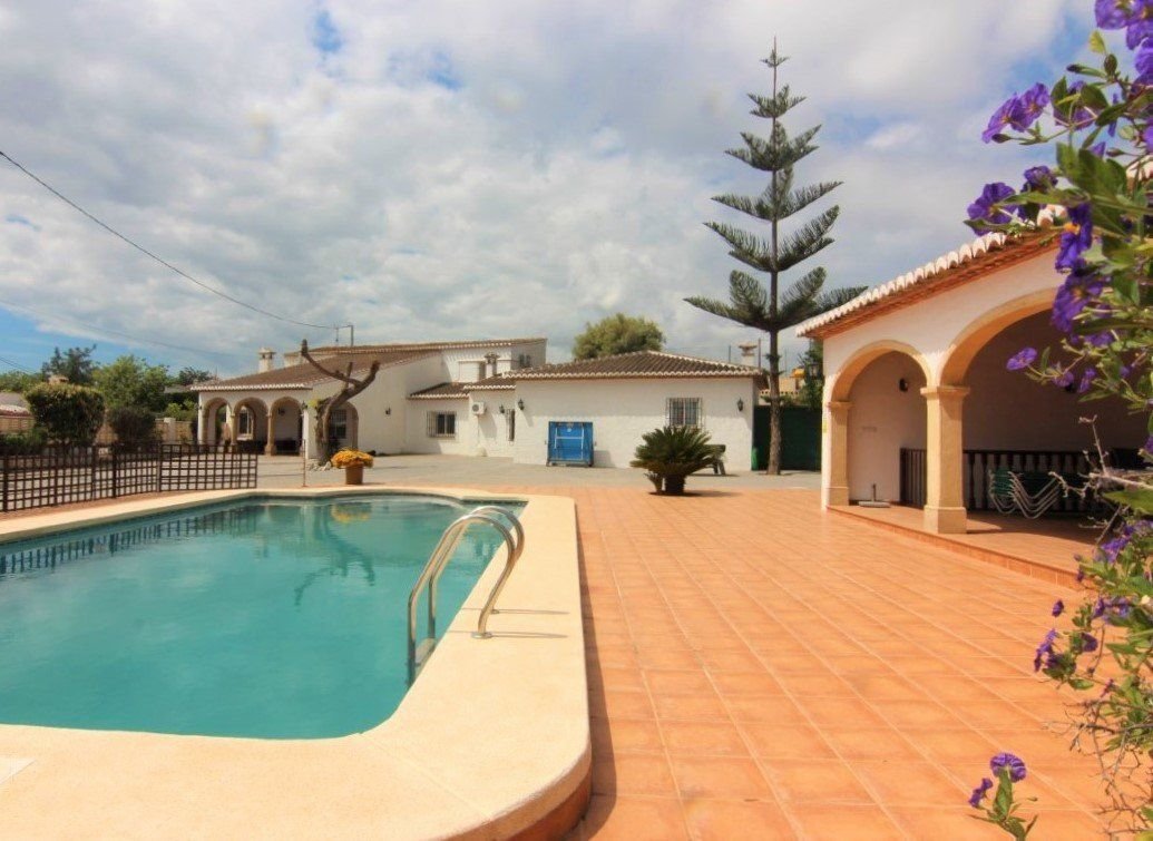 Villa zum Kauf 650.000 € 6 Zimmer 361 m²<br/>Wohnfläche 1.561 m²<br/>Grundstück Javea 03730