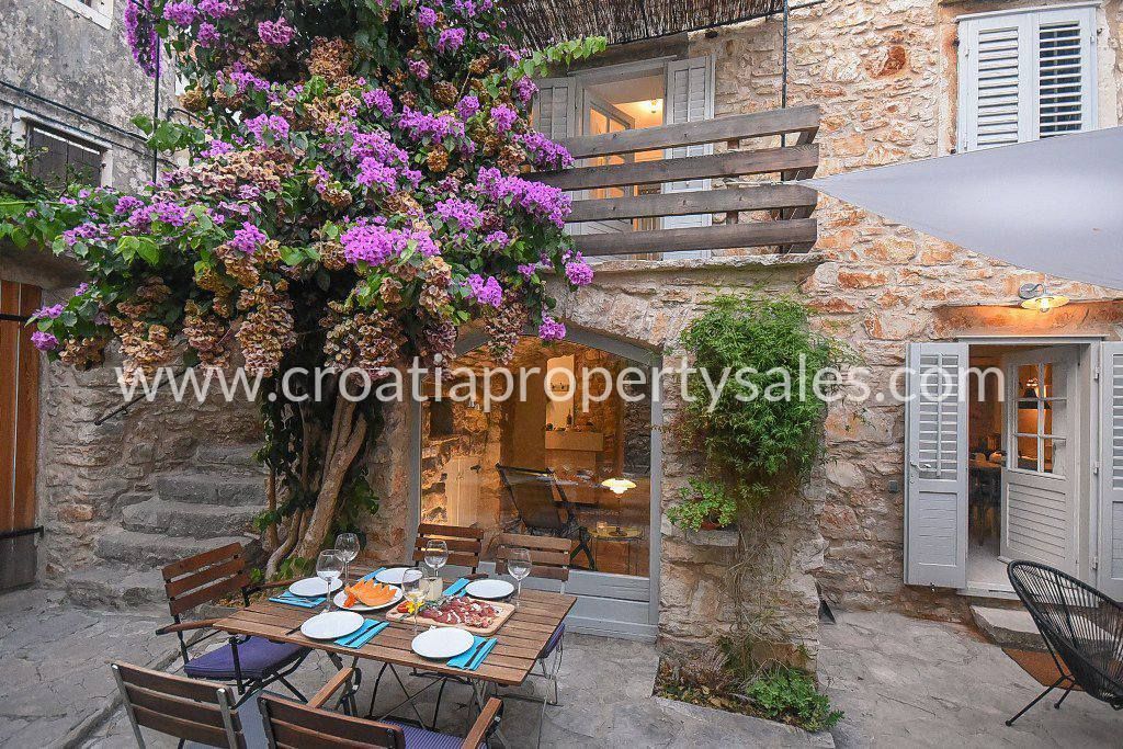 Haus zum Kauf 390.000 € 3 Zimmer 100 m²<br/>Wohnfläche Hvar