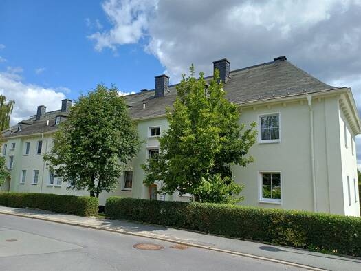 Wohnung zur Miete 394 € 2 Zimmer 50,9 m² EG Karl-Marx-Straße 2 Lobenstein Bad Lobenstein 07356