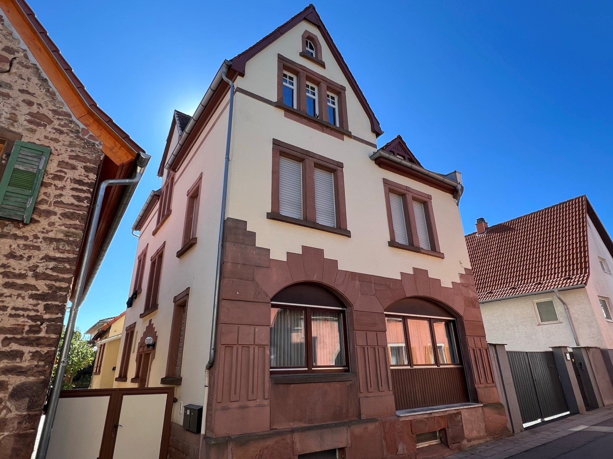 Mehrfamilienhaus zum Kauf 359.000 € 10 Zimmer 222 m²<br/>Wohnfläche 342 m²<br/>Grundstück Edenkoben 67480