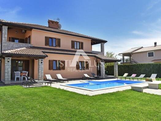 Einfamilienhaus zum Kauf - Erstbezug 670.000 € 11 Zimmer 417 m² 1.089 m² Grundstück Poreč 52440