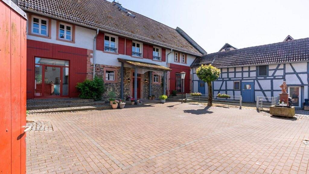 Haus zum Kauf 895.000 € 16 Zimmer 511 m² 1.768 m² Grundstück Blofeld Reichelsheim 61203