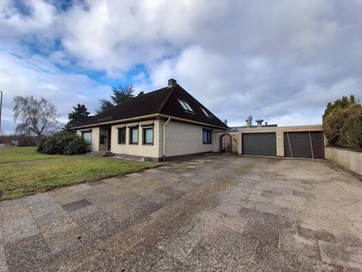 Mehrfamilienhaus zum Kauf provisionsfrei 699.000 € 9 Zimmer 380,1 m² 891 m² Grundstück Einfeld Neumünster 24536