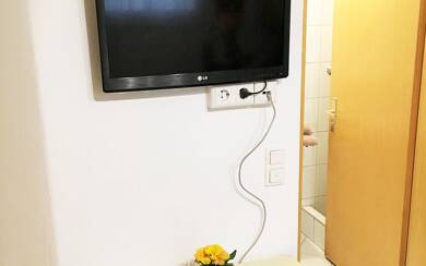 WG-Zimmer zur Miete Wohnen auf Zeit 620 € 15 m² frei ab 30.08.2025 Stubaier Strasse 0 Fellbach - Kernstadt Stuttgart Untertürkheim 70327