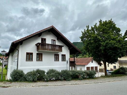 Mehrfamilienhaus zum Kauf 495.000 € 7 Zimmer 218 m² 1.175 m² Grundstück frei ab 01.01.2026 Stallwang 94375