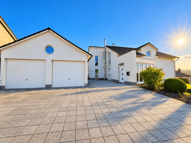 Haus zum Kauf 799.000 € 6 Zimmer 200 m² 1.834 m² Grundstück frei ab sofort Kirschenstraße 48 Perl Perl 66706