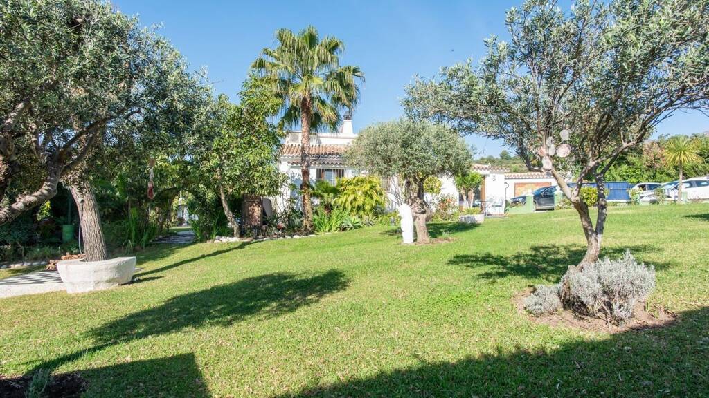 Villa zum Kauf 1.195.000 € 5 Zimmer 251 m² 2.737 m² Grundstück Estepona 29680