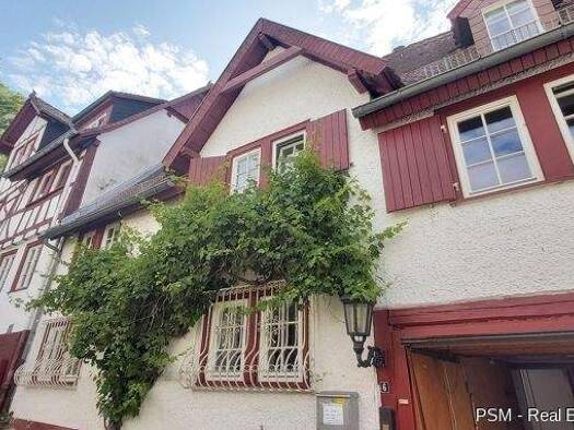 Reihenmittelhaus zur Miete 2.300 € 9 Zimmer 170 m² 94 m² Grundstück frei ab 01.06.2026 Königstein Königstein im Taunus 61462