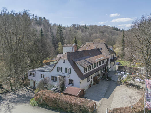 Hotel zum Kauf 2.390.000 € 36 Zimmer 49 Betten 600 m² Gastrofläche 22.000 m² Grundstück Vaihingen Stuttgart 70569