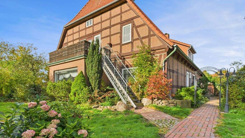 Mehrfamilienhaus zum Kauf als Kapitalanlage geeignet 450.000 € 7 Zimmer 315 m² 7.451 m² Grundstück Balge 31609