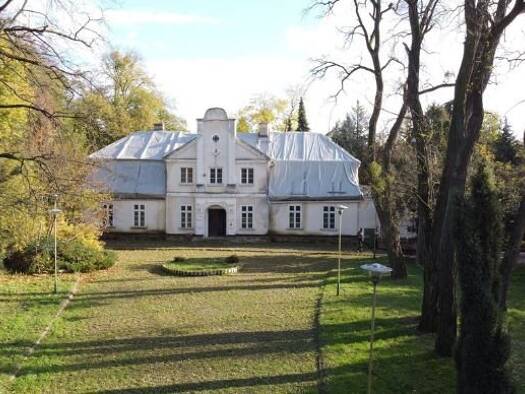 Wohnanlage zum Kauf als Kapitalanlage geeignet 4.450.000 € 300 m² 51.374 m² Grundstück Chyby