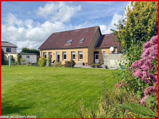 Einfamilienhaus zum Kauf 320.000 € 6 Zimmer 196,1 m² 1.190 m² Grundstück Nübel 24881