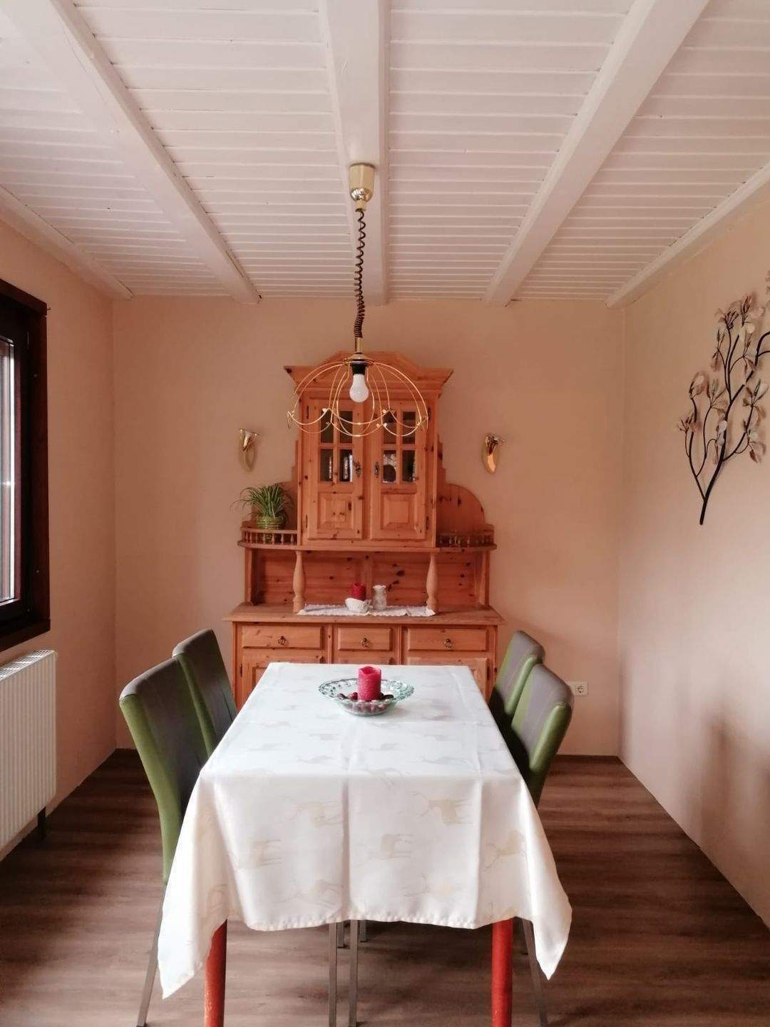Immobilie in Oberscheinfeld - Ebenerdiger Bungalow in Ortsrandlage – barrierefrei, tierfreundlich und mit hohem Freizeitwert  - Bild 2