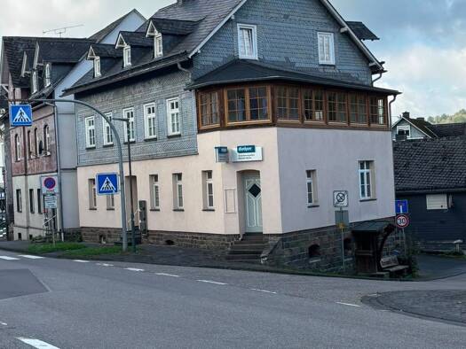 Mehrfamilienhaus zum Kauf provisionsfrei 399.000 € 10 Zimmer 313 m² 298 m² Grundstück frei ab 01.01.2027 Niederfischbach 57572