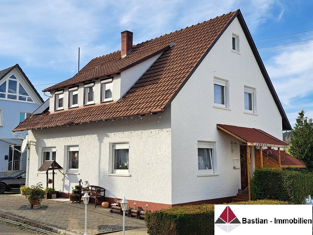 Mehrfamilienhaus zum Kauf 375.000 € 7 Zimmer 133 m²<br/>Wohnfläche 774 m²<br/>Grundstück Gosheim 78559