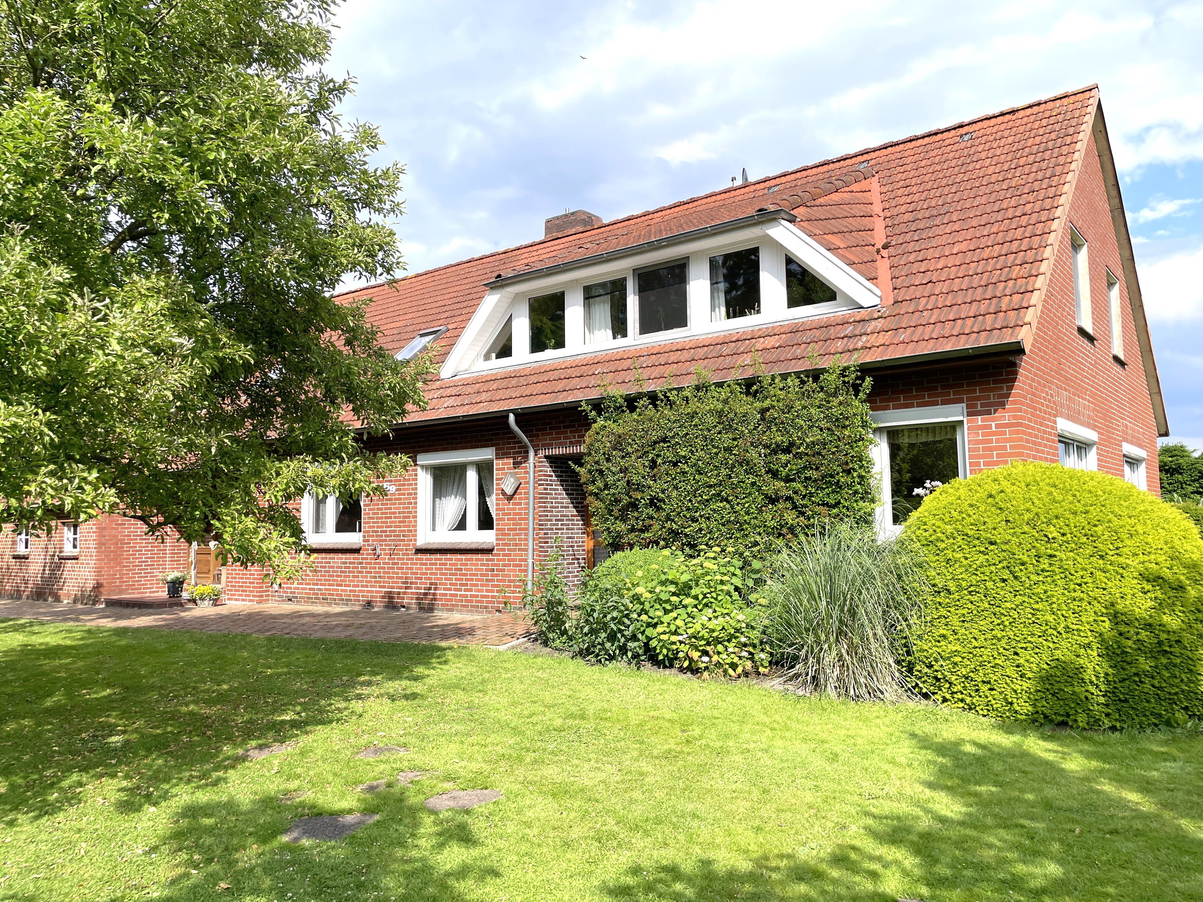 Haus zum Kauf 289.000 € 11 Zimmer 181,4 m²<br/>Wohnfläche 12.314 m²<br/>Grundstück Hollriede Westerstede 26655