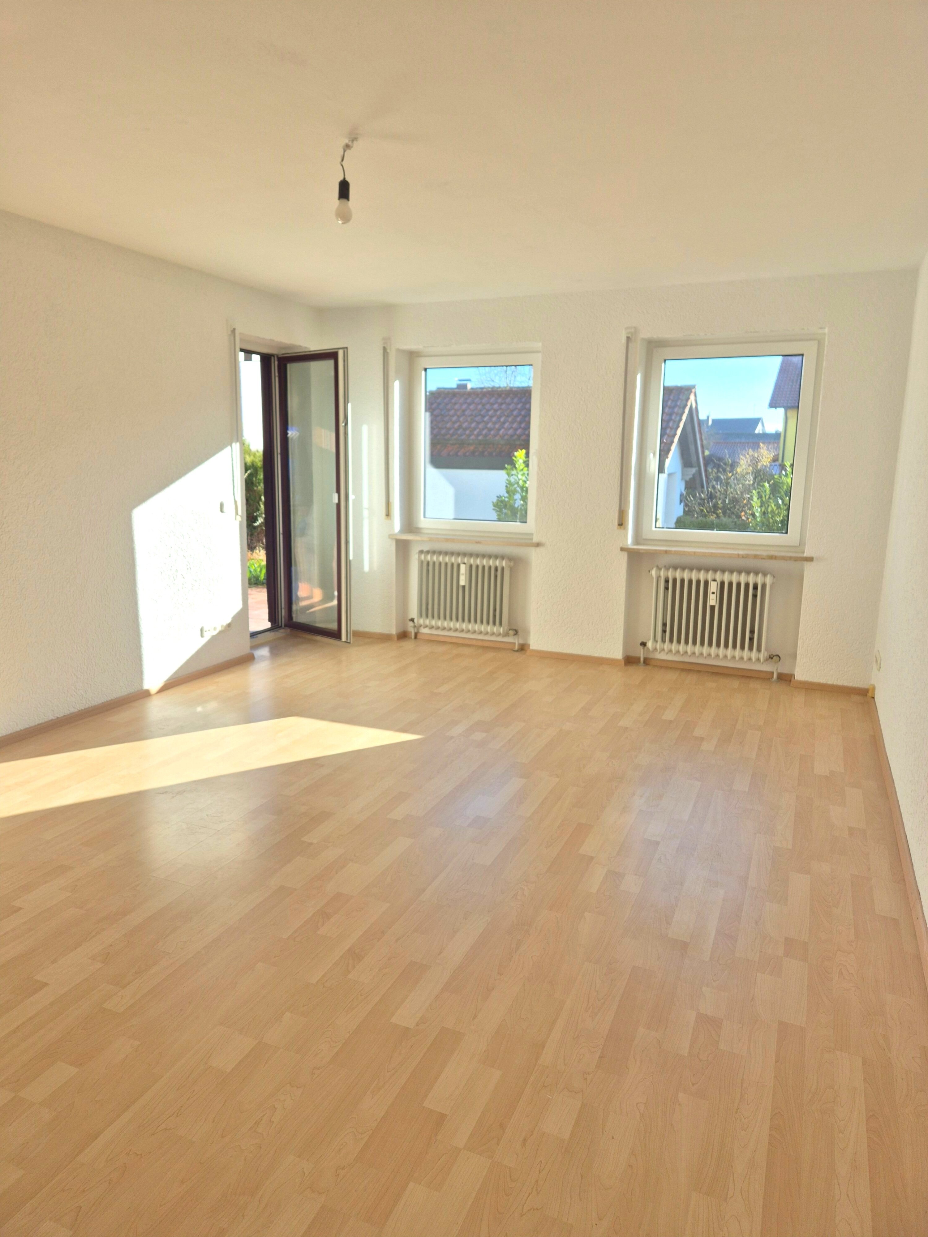 Wohnung zur Miete 800 € 3 Zimmer 86 m²<br/>Wohnfläche EG<br/>Geschoss ab sofort<br/>Verfügbarkeit Flurstr. 1 Ergolding Ergolding 84030