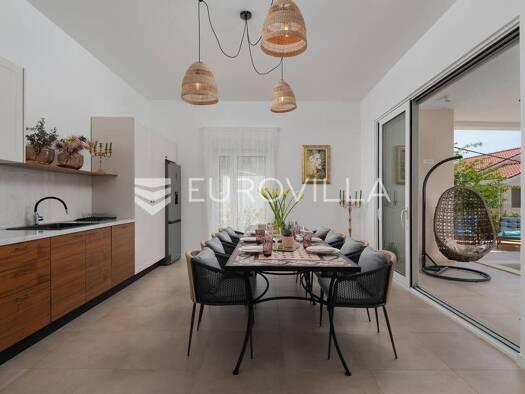 Haus zur Miete 5.000 € 4 Zimmer 240 m² Kucine Solin