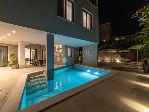 Haus zum Kauf 2.400.000 € 7 Zimmer 360 m² Ciovo, Trogir Trogir
