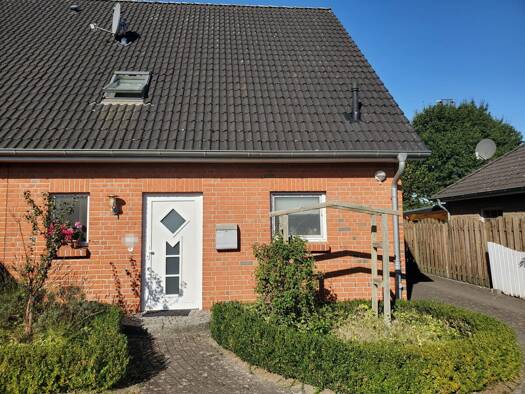 Doppelhaushälfte zum Kauf 329.000 € 5 Zimmer 108 m² 574 m² Grundstück Wittorf Neumünster 24539