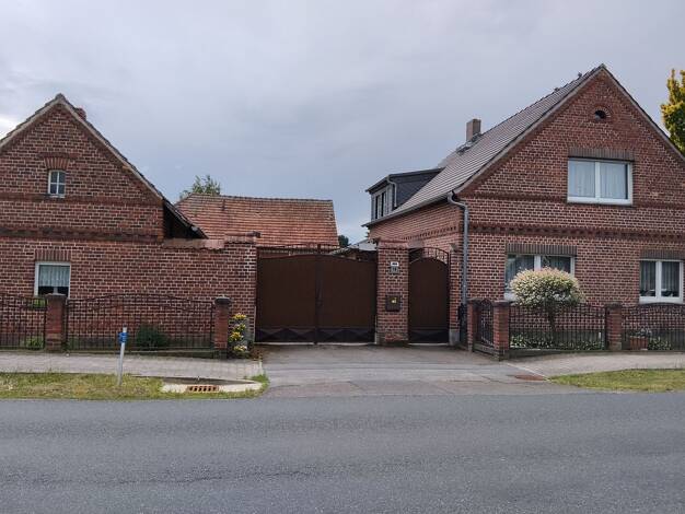 Bauernhaus zum Kauf 250.000 € 4 Zimmer 125 m² 1.900 m² Grundstück frei ab sofort Hoyerswerda Hoyerswerda 02977