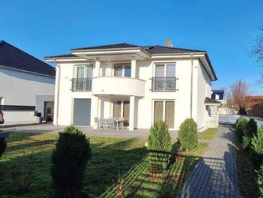 Einfamilienhaus zum Kauf 1.100.000 € 196 m² 562 m² Grundstück Falkensee 14612