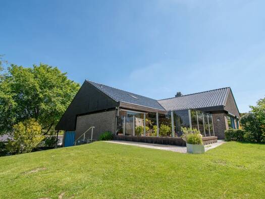 Bungalow zum Kauf 690.000 € 7 Zimmer 292,8 m² 1.974 m² Grundstück Schleswig 24837