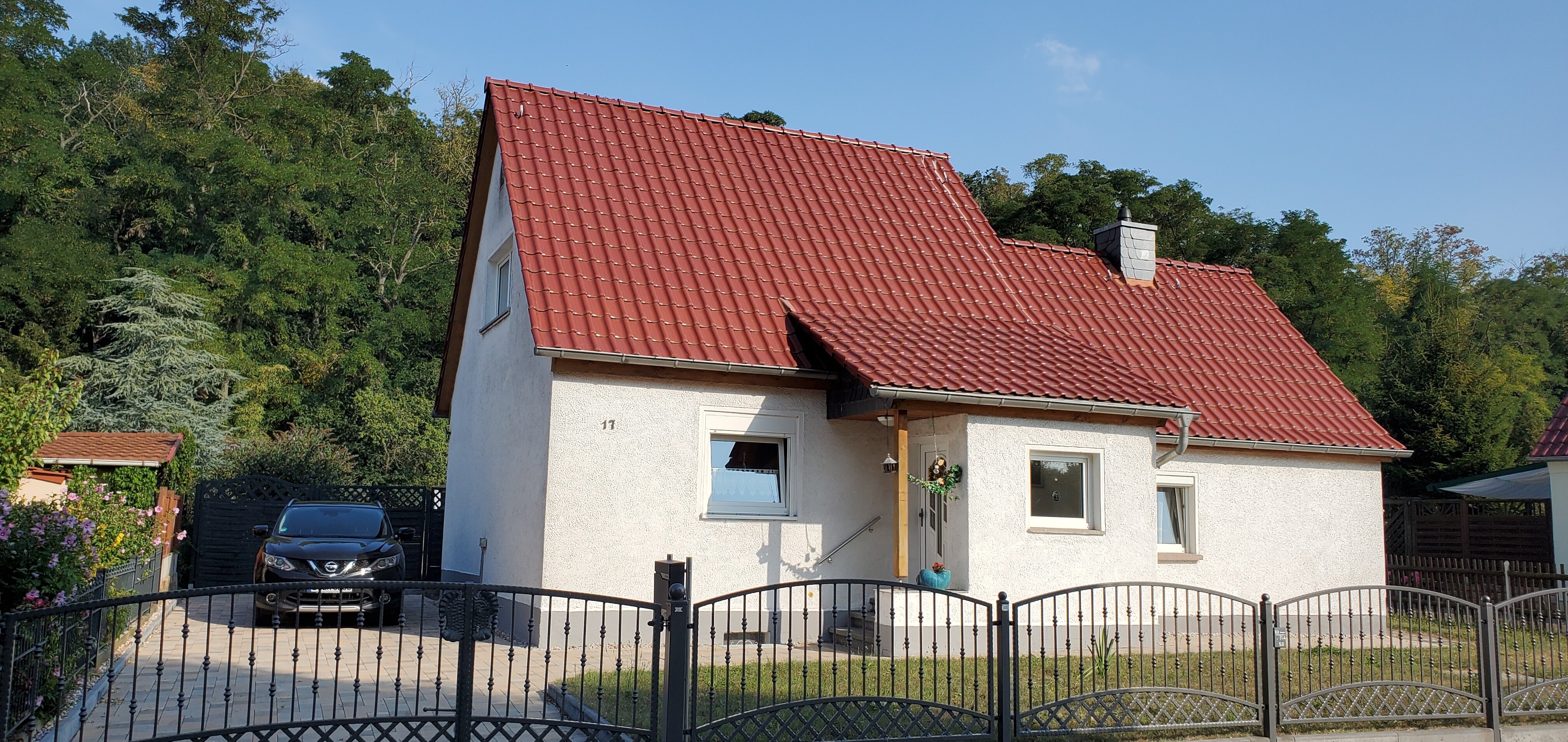 Einfamilienhaus zum Kauf 285.000 € 4 Zimmer 122 m²<br/>Wohnfläche 1.000 m²<br/>Grundstück ab sofort<br/>Verfügbarkeit An der Halde 17 Borna Borna 04552