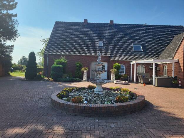 Einfamilienhaus zum Kauf provisionsfrei 449.000 € 8 Zimmer 360 m² 9.300 m² Grundstück Halbemond 26524
