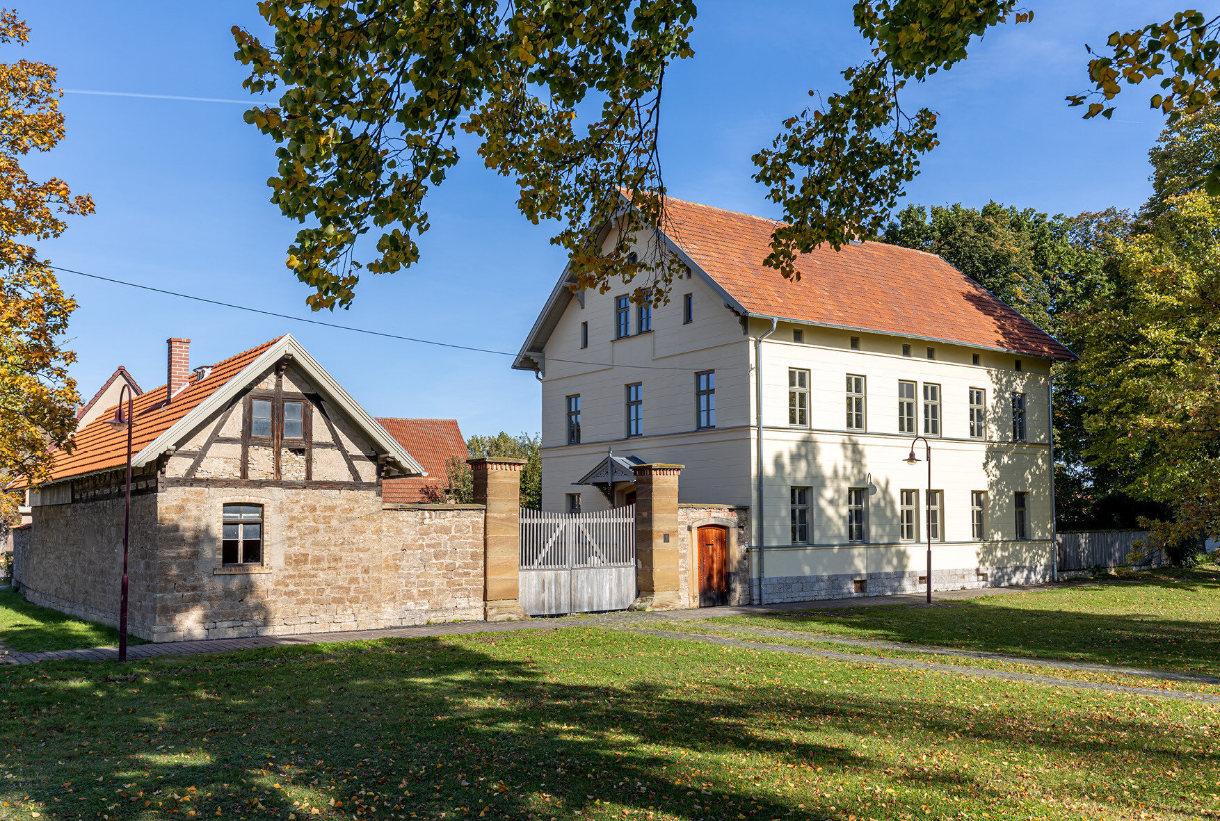 Mehrfamilienhaus zum Kauf 8 Zimmer 240 m²<br/>Wohnfläche 1.100 m²<br/>Grundstück Kleinrudestedt Großrudestedt 99195