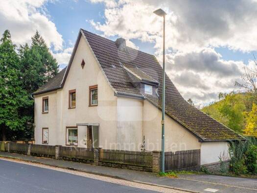 Einfamilienhaus zum Kauf 210.000 € 6 Zimmer 183 m² 885 m² Grundstück frei ab 01.07.2026 Dreisel Windeck 51570