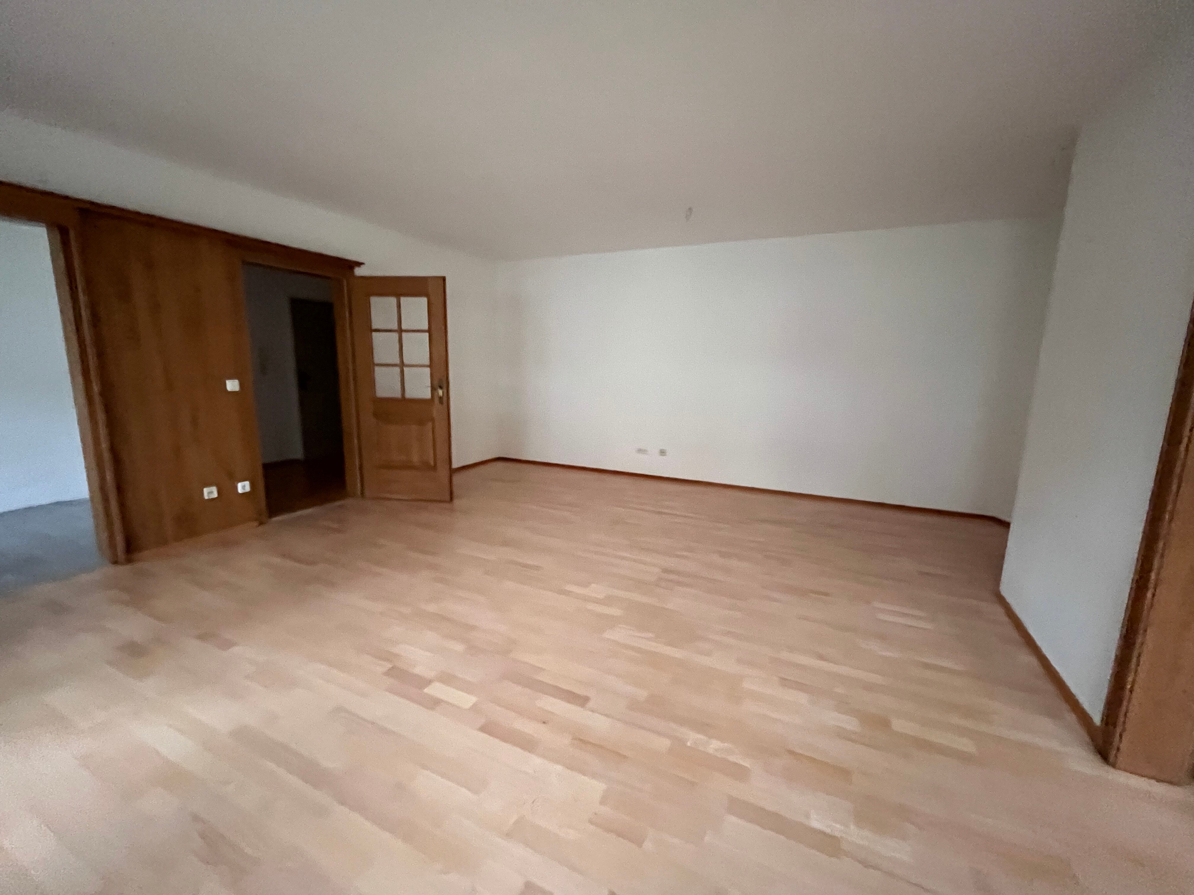 Wohnung zum Kauf 220.000 € 2,5 Zimmer 77 m²<br/>Wohnfläche 1.<br/>Geschoss ab sofort<br/>Verfügbarkeit Vilsbiburg Vilsbiburg 84137